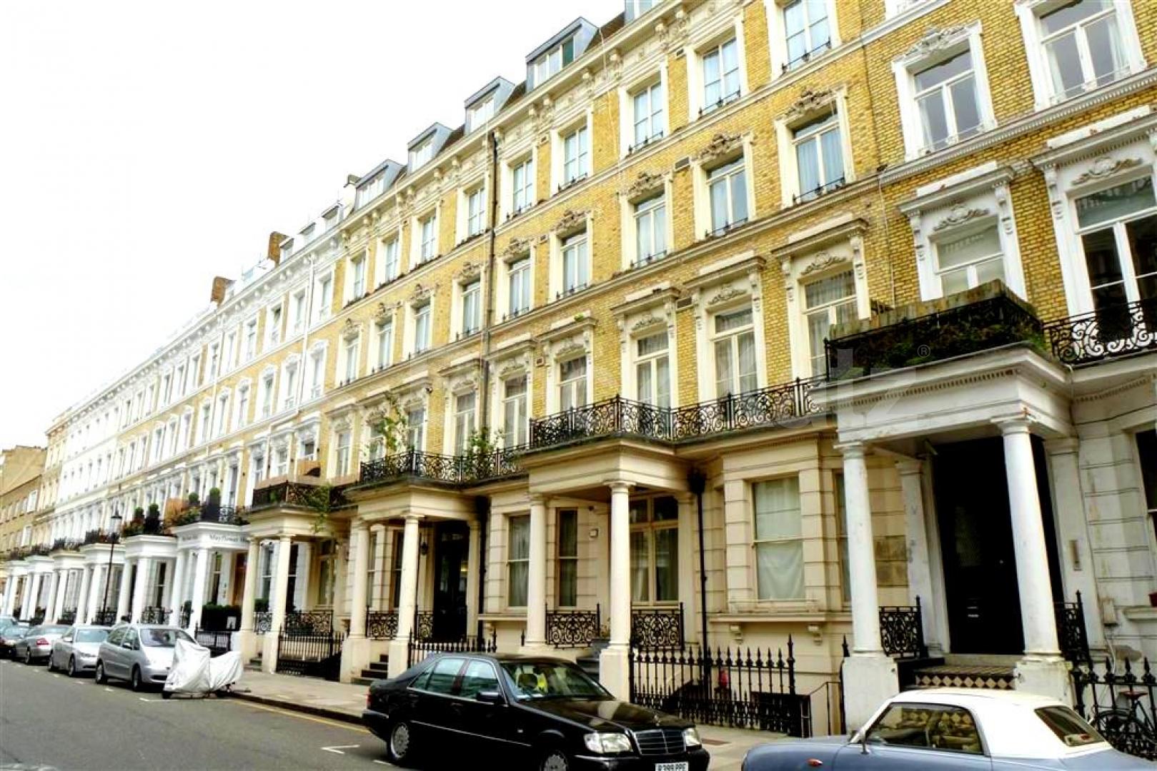 			LET, Studio Apartment, 1 bath, 1 reception Studio			 Trebovir Road, Earls Court